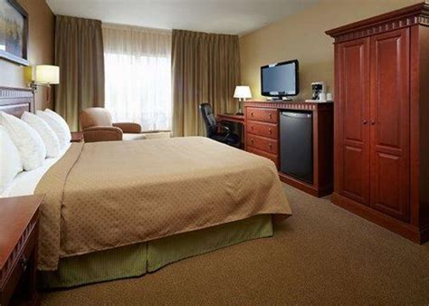 Quality Inn & Suites Montreal Airport Dorval, QC - See Discounts