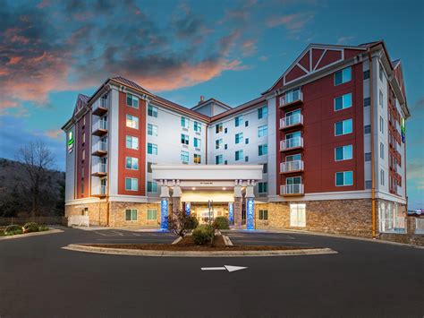 Asheville, NC Hotel with Indoor Pool | Holiday Inn & Suites Asheville ...