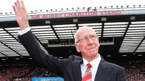 Sir Bobby Charlton stand unveiled at Old Trafford - BBC News