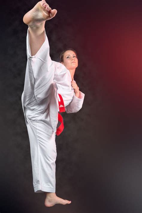 karate high kick | Martial arts women, Karate, Kicks