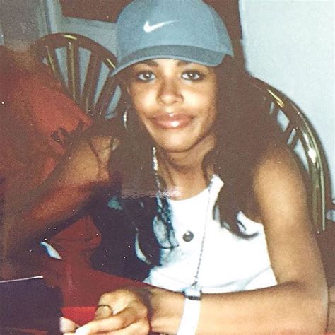 Aaliyah 'Red Album' signing, 2001 ♥ - Aaliyah Photo (39184598) - Fanpop