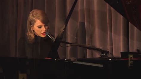 Taylor Swift Out Of The Woods Live from Grammy Museum (Türkçe Altyazılı) - YouTube