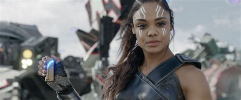 Thor: Ragnarok: A Cut Scene Confirmed Valkyrie as Bisexual | Collider