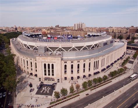 Enjoy The Grandeur of Yankee Stadium, New York - Traveldigg.com