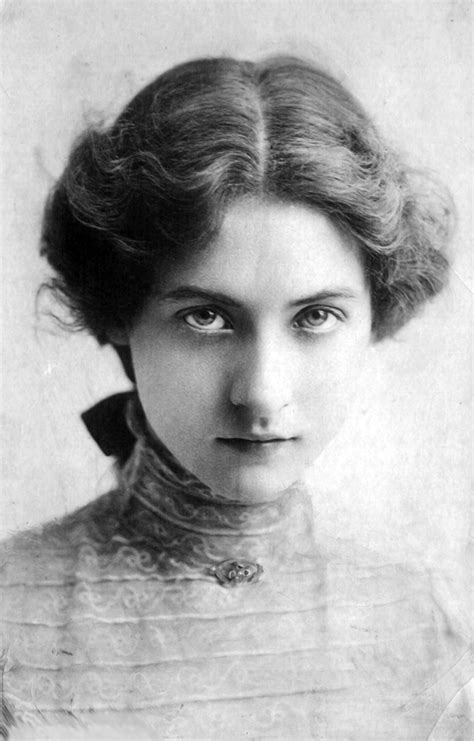 Vintage Picture of Young Woman | Old portraits, Vintage photography ...