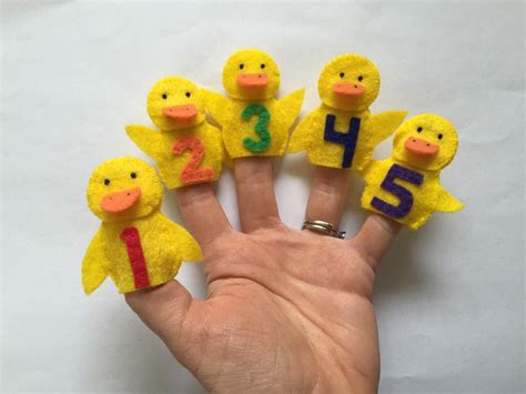 5 Five Little Ducks Felt Finger Puppets FREE by A2FeltSewFine