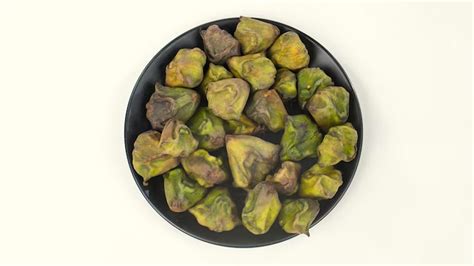 सिंघाड़े के छिलके फेंकें नहीं, करें ये काम | uses of singhara aka water chestnut peel in cooking ...