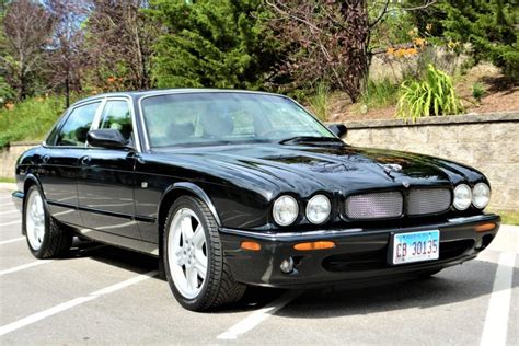 1998 Jaguar XJR | Jaguar, Jaguar car, Car features