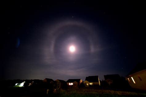 A rare lunar halo | Earth | EarthSky