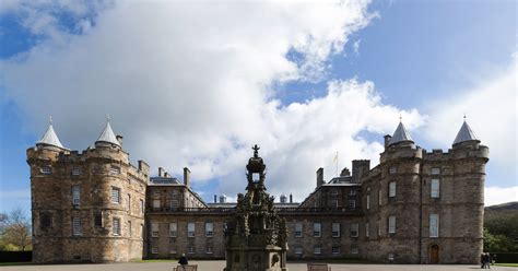 1. Palace of Holyroodhouse | A Mind-Blowing Tour of Queen Elizabeth II ...