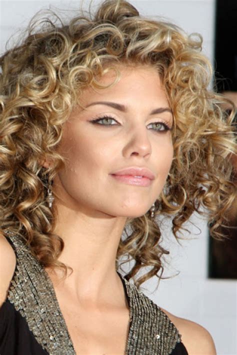 30 Short Curly Hairstyles Ideas for Women | Curly hair styles, Haircuts for curly hair, Medium ...