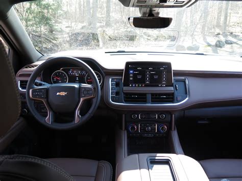 2023 Chevrolet Suburban Pictures: | U.S. News