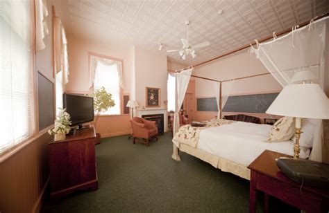 Chambery Inn (Lee, MA) - Resort Reviews - ResortsandLodges.com