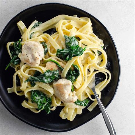 Chicken Alfredo with Spinach - Umami Girl