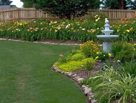 Daylily garden - so easy to grow! | Garden Ideas I Love | Pinterest | Daylily garden, Gardens ...