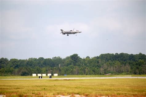 DVIDS - Images - First MCAS Beaufort F-35B STOVL landing [Image 2 of 4]