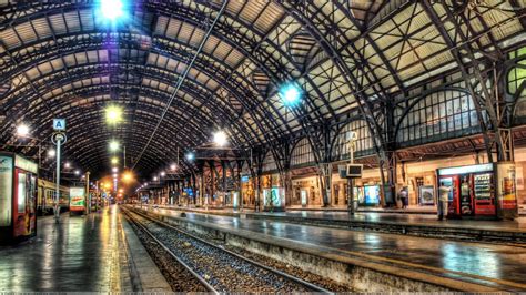 Closeup of Night Scene on Railway Station | Fotografía hdr, Estación de ferrocarriles, Estacion ...