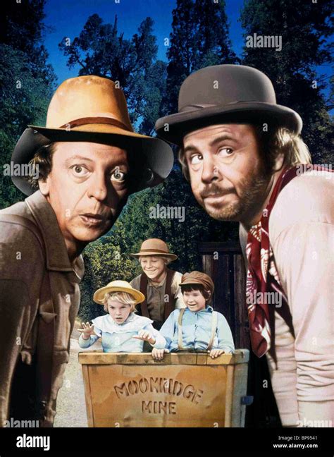 DON KNOTTS & TIM CONWAY THE APPLE DUMPLING GANG (1975 Stock Photo, Royalty Free Image: 30934401 ...