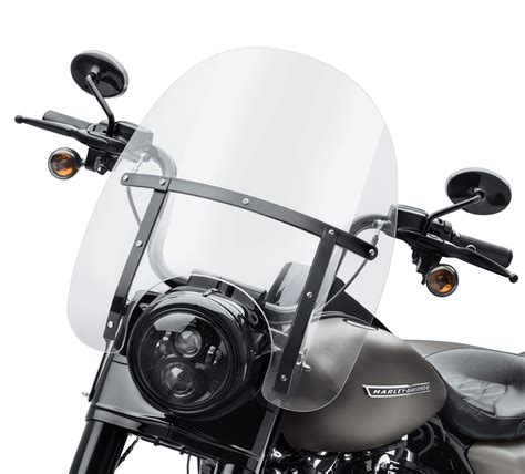 Road King H-D Detachables Windshield - 18 in. - 57400381 | Harley-Davidson USA