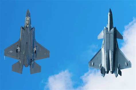 Enfrentamiento de cazas furtivos: El J-20 de China contra el F-35