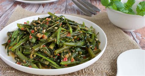 Kangkung Belacan (Stir-fried Water Spinach with Shrimp Paste)