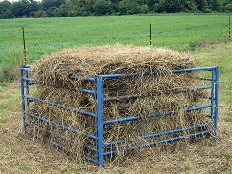 6 ' bale ring feeders - Yahoo Image Search Results | Pferdestall, Pferd, Ställe