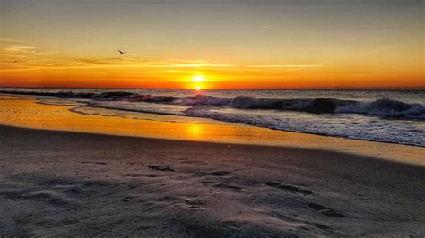Sunrise at the beach (North Myrtle Beach, South Carolina) [OC] [3540×1991] : r/EarthPorn
