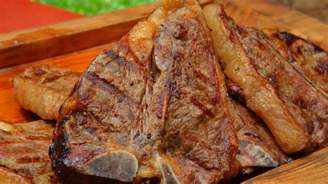 Chuletón T-bone a la parrilla (asado argentino) - Christian Petersen - Receta - Canal Cocina