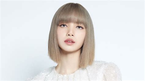 In Photos: Blackpink Lisa Looks Gorgeous In Bangs | IWMBuzz