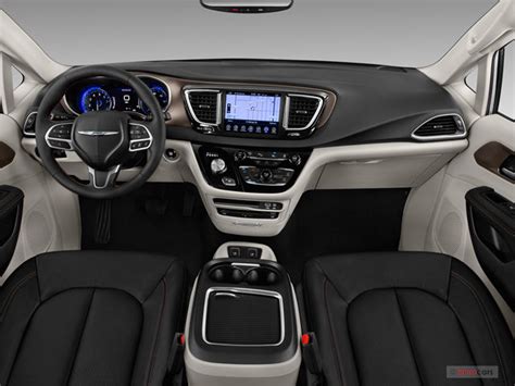 2020 Chrysler Pacifica Hybrid Pictures: | U.S. News