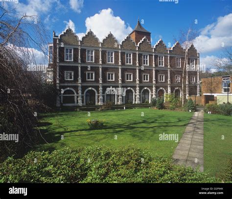 Tudor palace hi-res stock photography and images - Alamy