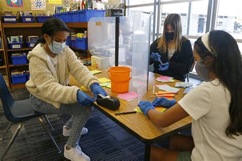 Davis Magnet School kids help repay a kindness, raising funds for program ravaged by Bond fire ...