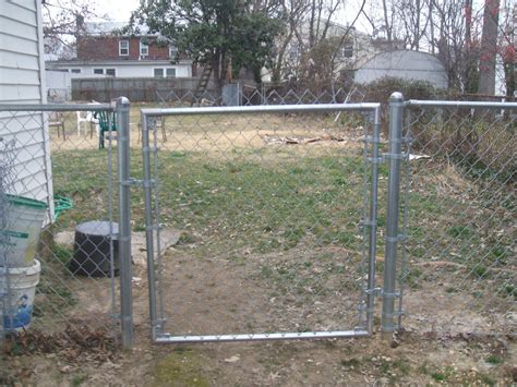 DIYnewbies: How to Build a Chain Link Gate