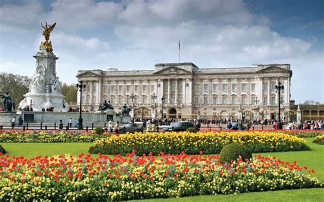 Buckingham Palace | History, Description, Changing of the Guard ...