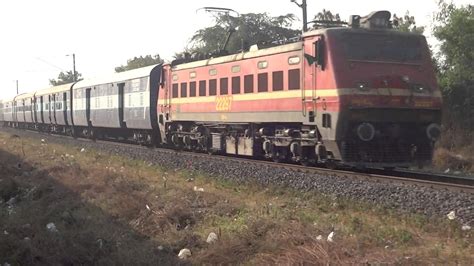 Leaving Bhopal junction by Karnataka superfast - YouTube