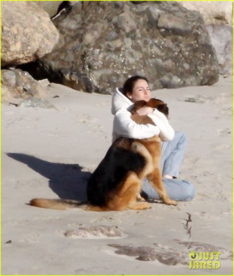 Photo: shailene woodley aaron rodgers cuddle on the beach 15 | Photo ...