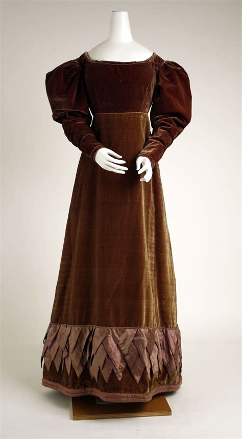 1825, United Kingdom - Velvet dress Corsage, Samantha, Vintage Outfits, Vintage Fashion ...