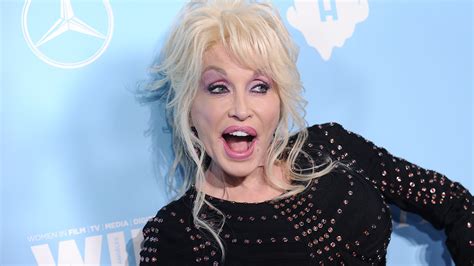 Dolly Parton's Real Hair: Found out Why the Country Singer Always Wears a Wig