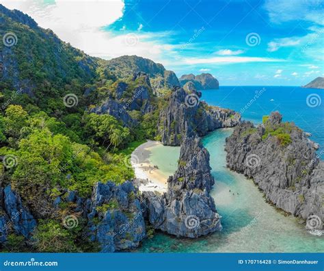 Hidden Beach In Matinloc Island In El Nido, Palawan, Philippines. Tour ...