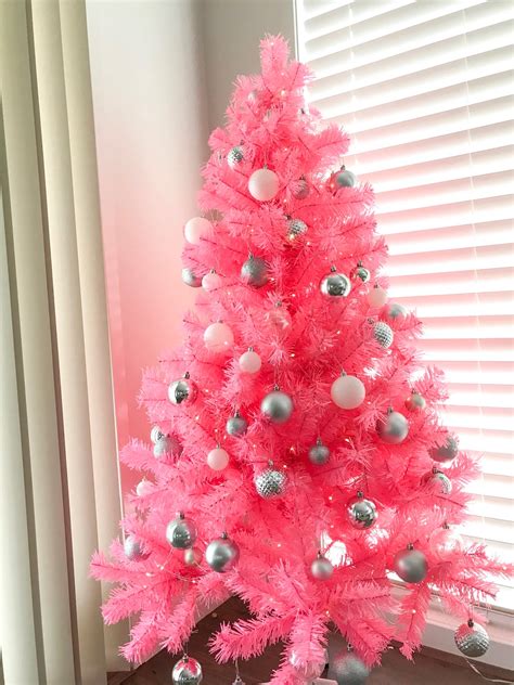 Think Pink... the story of a Christmas tree - Samelia's Mum