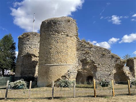 Bungay Castle Ruins: The Bigod’s castle from the 12th Century – Colour ...