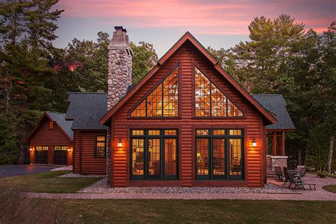 Side view of large patio doors and trapezoids windows. Log exterior and rustic details. | Cabin ...