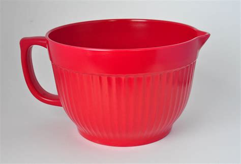 Yumi Nature+ Red Batter Bowl with Handle - PaperlessKitchen.com