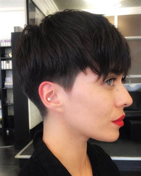 20 Gorgeous Bowl Haircuts One Must Try