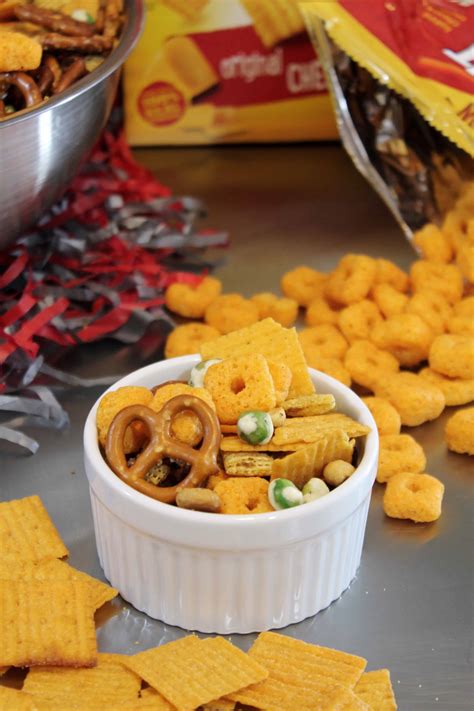 Easy Cheez-It Snack Mix