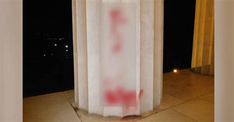 Lincoln Memorial vandalized with graffiti, park police say - CBS News