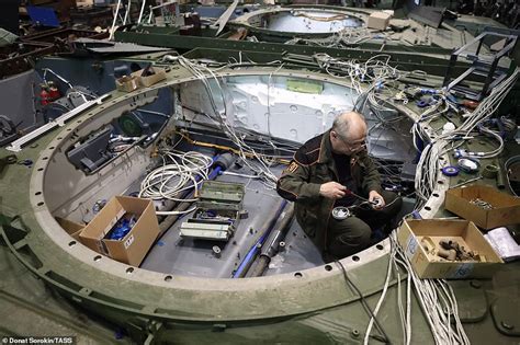 Inside a Russian tank factory: Fascinating photographs show the ...