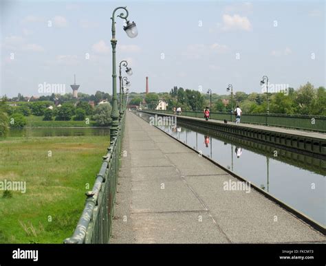 People crossing the Briare Aqueduct Stock Photo - Alamy