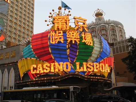 Casino Lisboa | Garish neon at the entrance to Casino Lisboa… | Flickr