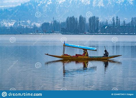 A Beautiful View of Dal Lake in Winter, Srinagar, Kashmir, India Editorial Stock Photo - Image ...